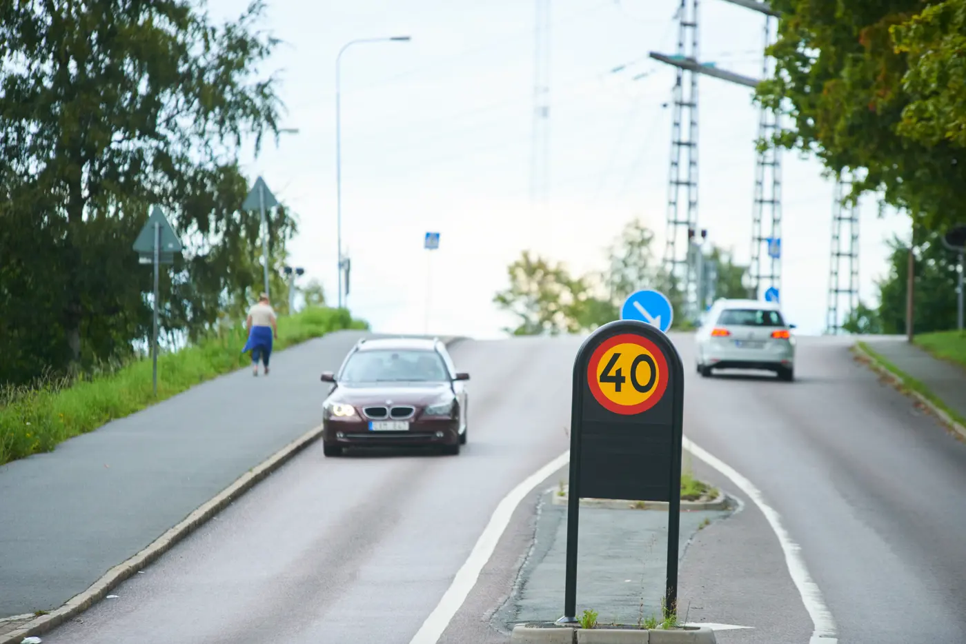 En bilväg med hastighetsbegränsningen 40 kilometer i timmen.